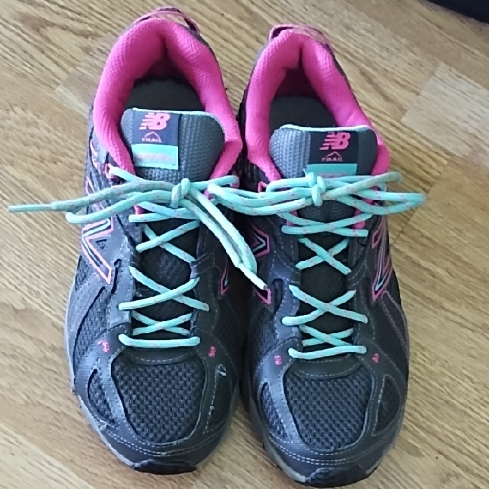 New Balance 573 V2 sneaker. Pink Teal grey color trail sneakers Women's size 7.5